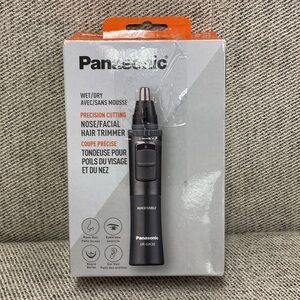 Panasonic Men’s Ear and Nose Hair Trimmer, Wet/Dry